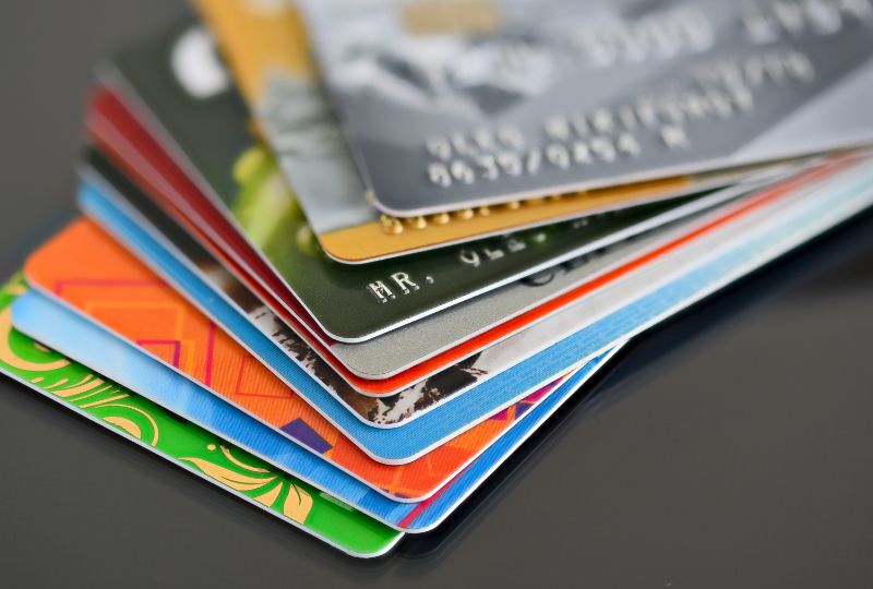 Expat awaits verdict in stolen bank cards case